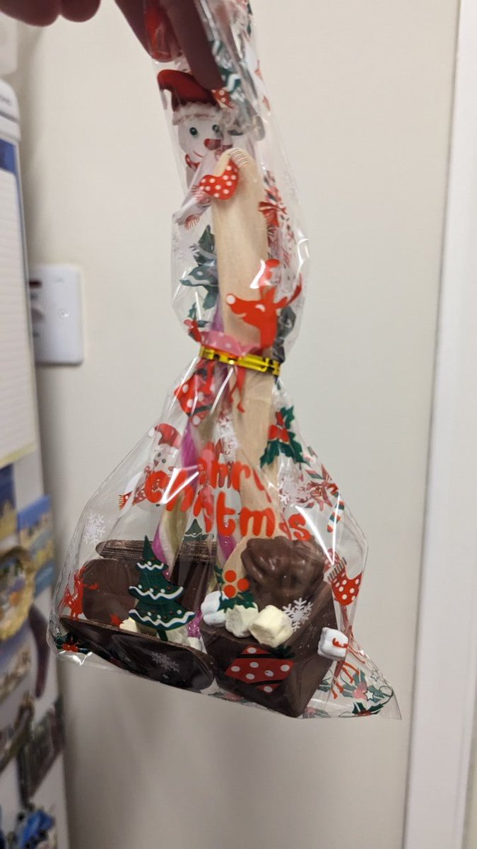 jayne4810's tweet photo. @FghTherapies held a bake sale today in the department to raise money for #elfday @alzheimerssoc lots of home baked goodies was on offer 🎄😋🎄 £135.00 was raised 🫶 well done all #occupationaltherapy #physiotherapy #dietetics #speechandlanguage https://t.co/bmicBqoir4