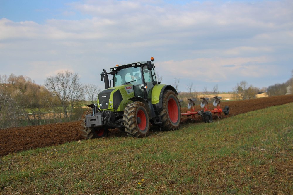 Aujourd'hui opération solidarité!
Mon voisin a rien de semé sont frère  et associés est décédé brutalement alors maintenant que l'on a fini il est inconcevable de rester à le regarder!Parce l'agriculture c'est sa aussi une solidarité hors norme!
<a href="/smessaertluc/">Smessaert Luc</a>
<a href="/Fragritwittos/">FranceAgritwittos♥️</a>