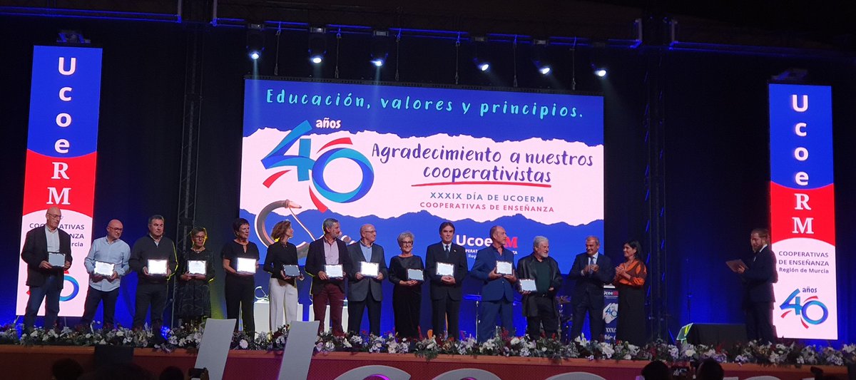 Se homenajeó en el #XXXIXDíaUCOERM de @ucoerm a los Jubilados 2023 de las #CooperativasdeEnseñanza 👇 @CiprianoGalea @ColegioLoustau #LaVaguada #Marco @colegionarval @CReinaSofia #SagradaFamilia y @cesvegamedia Gracias por vuestro trabajo y dedicación. Felicidades ¡¡👏👏👏👏