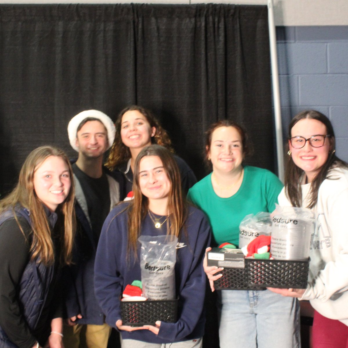 MsmuAmp's tweet photo. Last night AMP hosted its Christmas Fair event in the PAC featuring the third annual tree lighting ceremony with President Trainor. We hope everyone enjoyed some holiday cheer! Thank you to all the vendors for participating in our event! 🎄 https://t.co/aHnFaWcFib