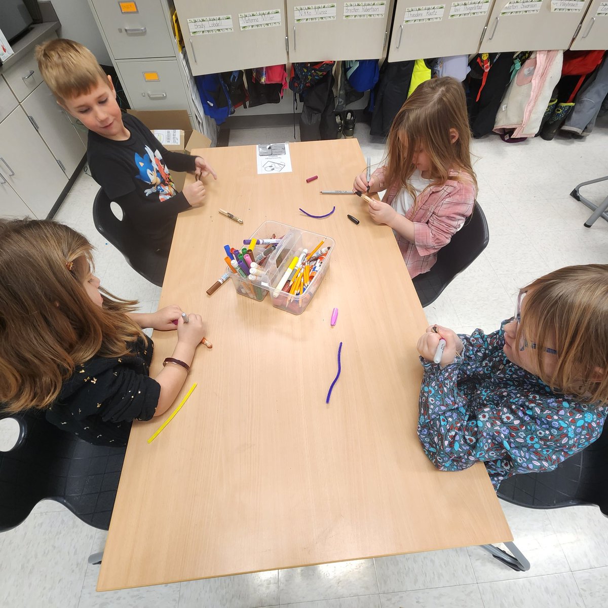 DegroodMegan's tweet photo. Hibernation is so fun to learn about while creating, exploring and playing outside.
#Hibernation #NBK #placebasedlearning #playislearning #winterisnear https://t.co/iXqLONSeEE
