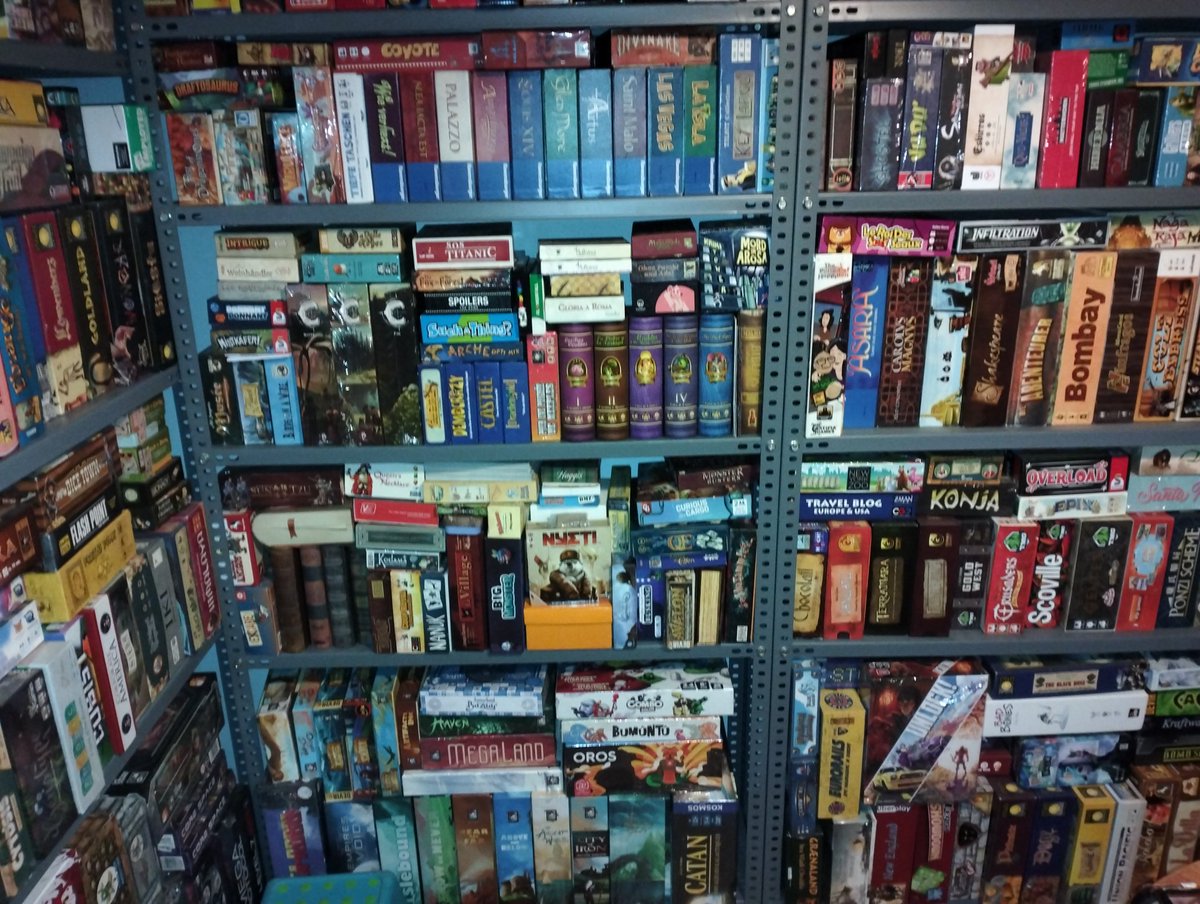 Quieres conocer el mayor coleccionista de #juegosdemesa con más de 2800 títulos distintos, pues aquí lo tienes, es TOMOL. Y puedes ver una entrevista en 
📹 youtu.be/Xm8zSjzcxAA