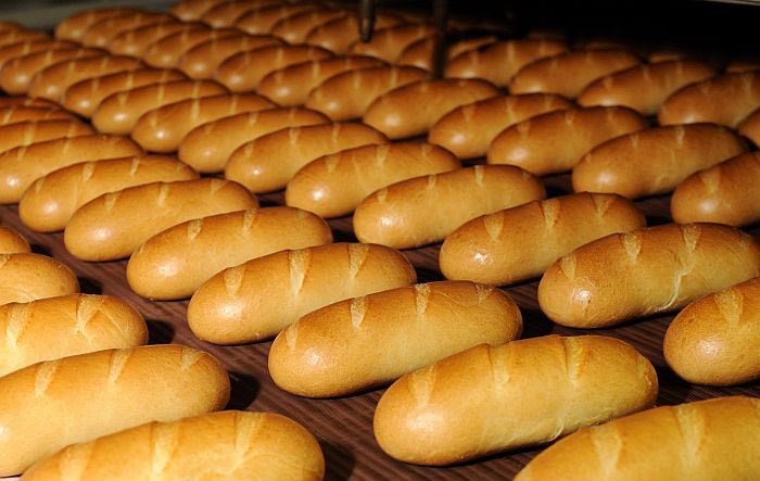 Kurš vēl atceras īsto Āgenskalna baltmaizi, kuru varēja nopirkt Nometņu ielas veikalā Laval? 😍 Ar kraukšķīgu garoziņu un mīkstu vidu. Tā tik bija izcila maize! Kopā ar kefīru vispār dievu ēdiens. Tagad visa baltmaize ir pretīga mačalka bez dvēseles :(