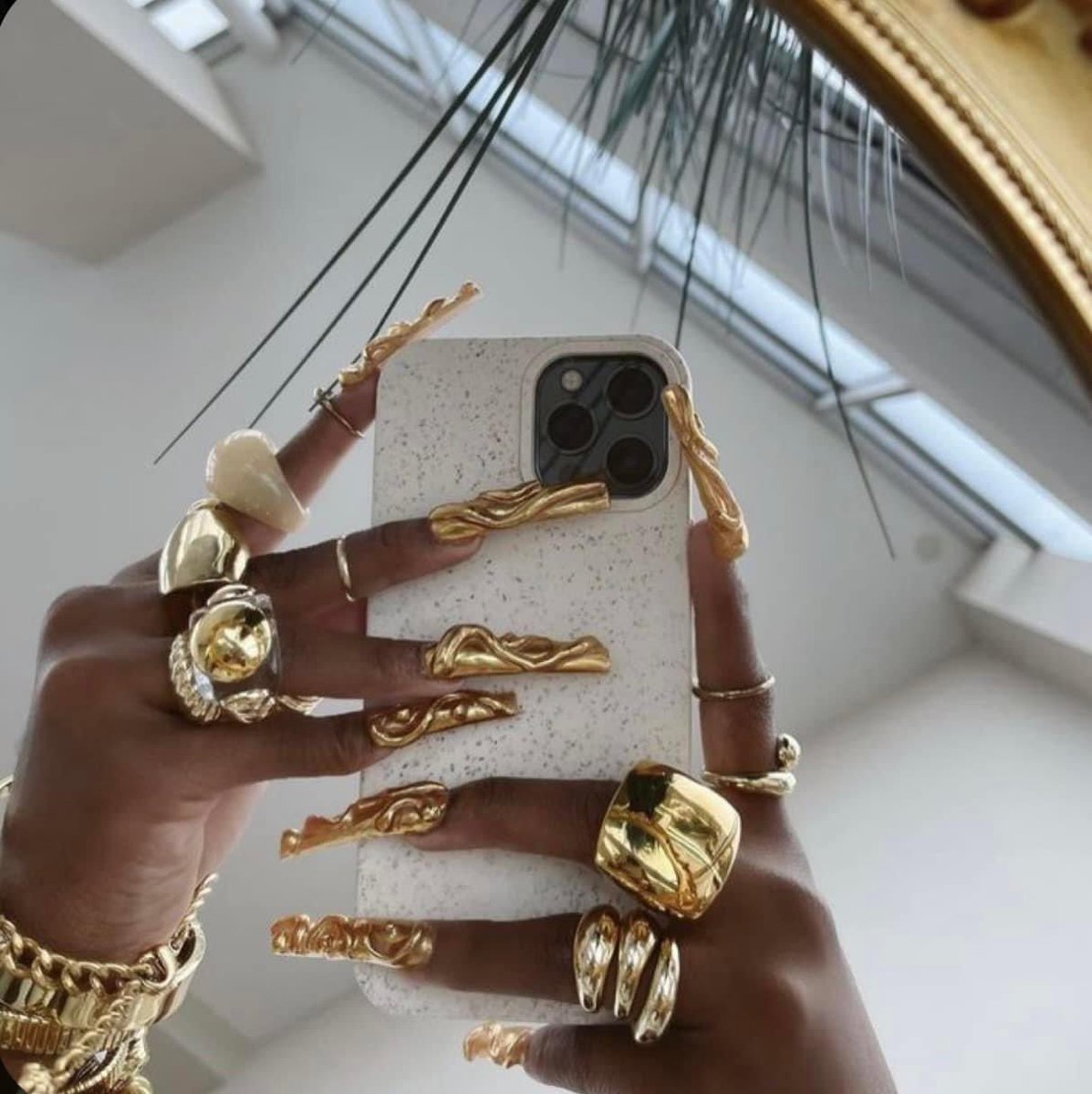 elayshia_'s tweet photo. Something about gold 😮‍💨 https://t.co/0VoBnVT9C3