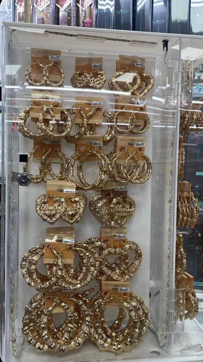 elayshia_'s tweet photo. Something about gold 😮‍💨 https://t.co/0VoBnVT9C3