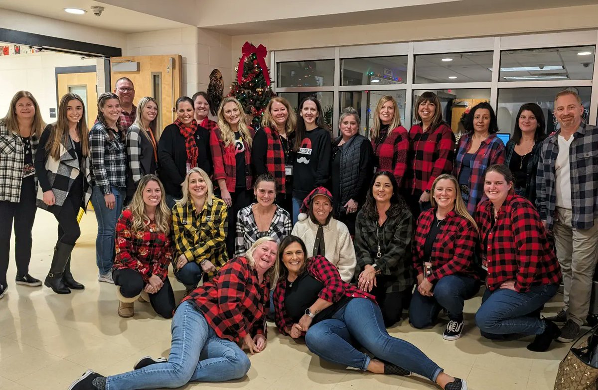 MissGianni27's tweet photo. Today kicked off our District Holiday Challenge. Buffalo plaid FTW @JToddings
#districtholidaychallenge https://t.co/JuastWn6m3