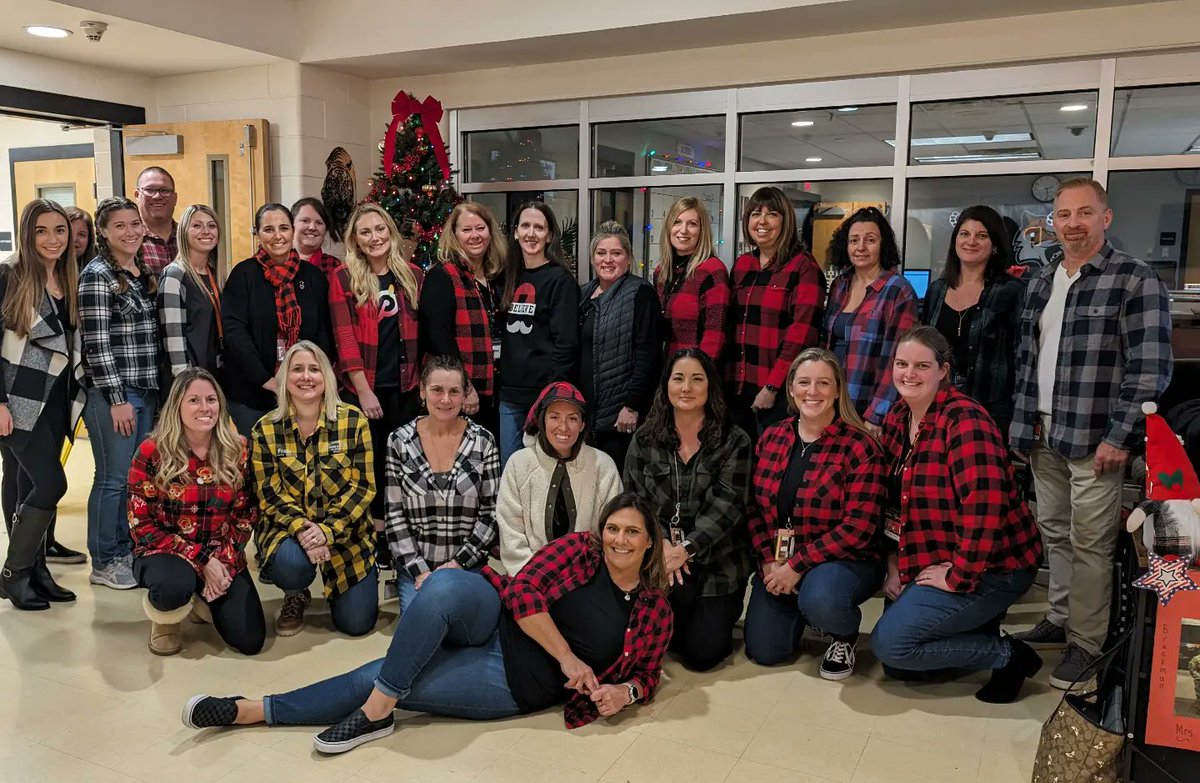 Today kicked off our District Holiday Challenge. Buffalo plaid FTW <a href="/JToddings/">Josh Toddings</a>
#districtholidaychallenge