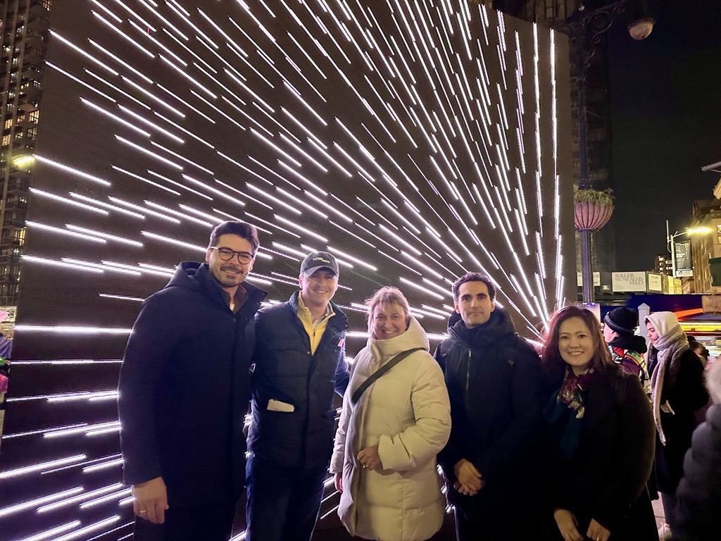 QuebecNewYork's tweet image. Québec studios are shining in NYC! 🌟 @MomentFactory&apos;s &quot;Astra Lumina&quot; dazzles @queensbotanicl Garden, and @IregularStudio&apos;s &quot;CONTROL NO CONTROL&quot; launched near Flat Iron as part of @FlatironNY&apos;s Winter Glow. 
#Québec designers excel at creating unique immersive experiences! 👏