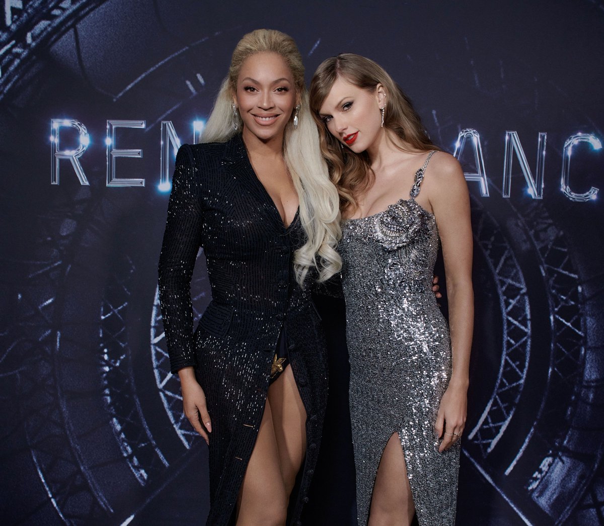 BeyLegion's tweet photo. Beyoncé &amp; @taylorswift13. 💖

#RENAISSANCEPremiere #London https://t.co/YvBC4aqDGV