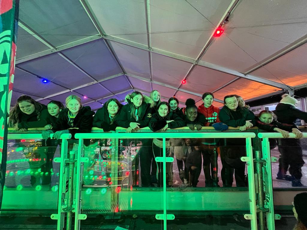 missyjlr23's tweet image. East Leeds girls on ice plenty of bumps and bruises but thankfully no broken bones 🦴 🏉🏉