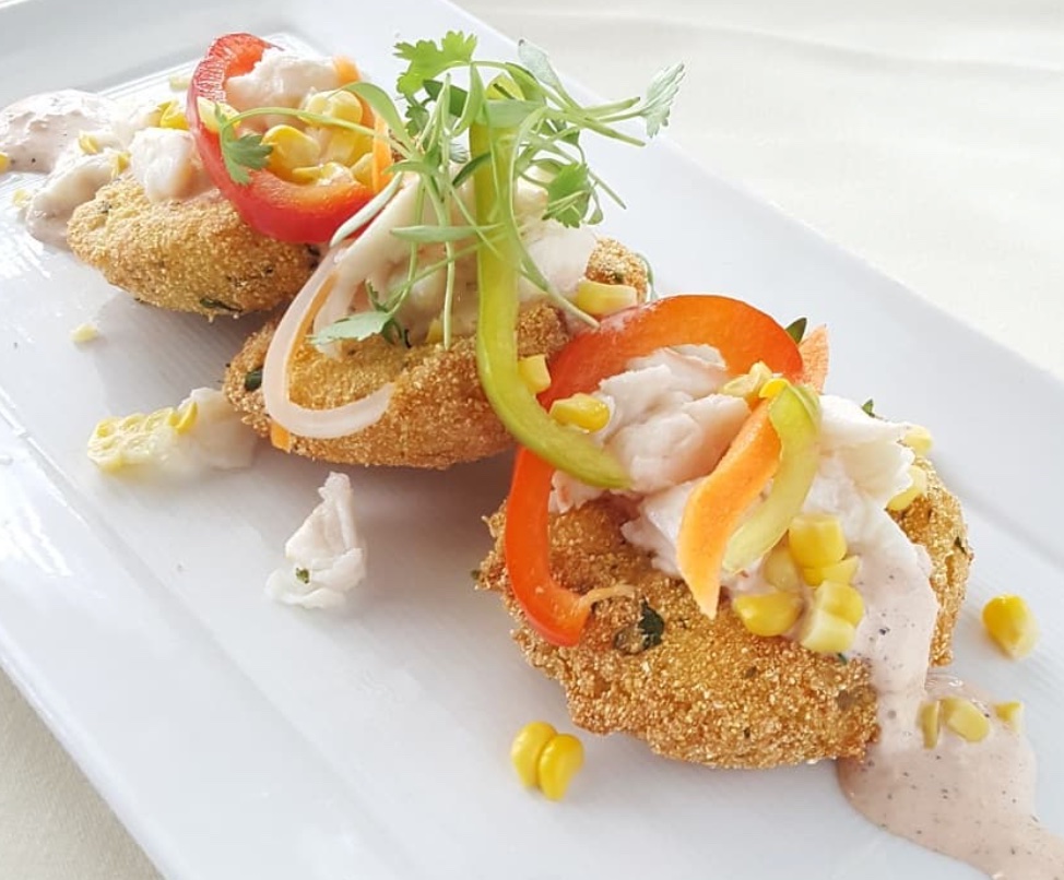 It’s #foodiefriday at #christophersworldgrille in #bryantx. Let’s start with Fried Green Tomatoes coated with cornmeal topped with jumbo lump crabmeat, pickled vegetables, roasted corn and creole remoulade.

#destinationbryan #bryantexas #travelwritersuniversity #ifwtwa1 @ifwtwa1