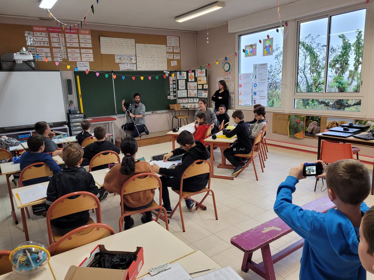 USEPgers's tweet photo. 📣 Silence, ça tourne ! 🎥

Suite du projet #NonAuHarcèlement aujourd'hui à Puycasquier avec les séquences filmées en classe, sous le préau ou encore à la cantine. Le tout, sous l'œil avisé des #PetitsReporters #usep de @usepnationale ! 📸

@32Occe @dsden_32 @AgostiniEstelle https://t.co/L6MLWR16Am