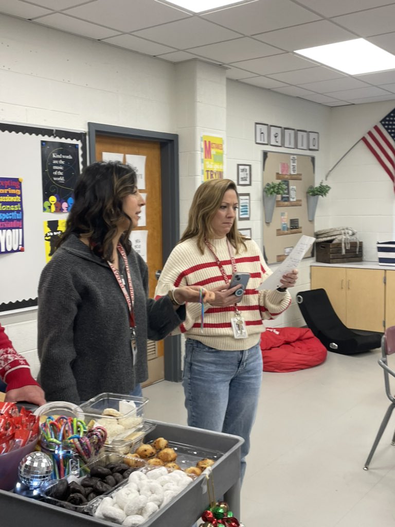 VGashlin's tweet image. Spreading some cheer on this 1st day of December with a treat cart and visits from the mental health team at CMS #canandaiguaproud #graywolves #canandaiguamiddeschool