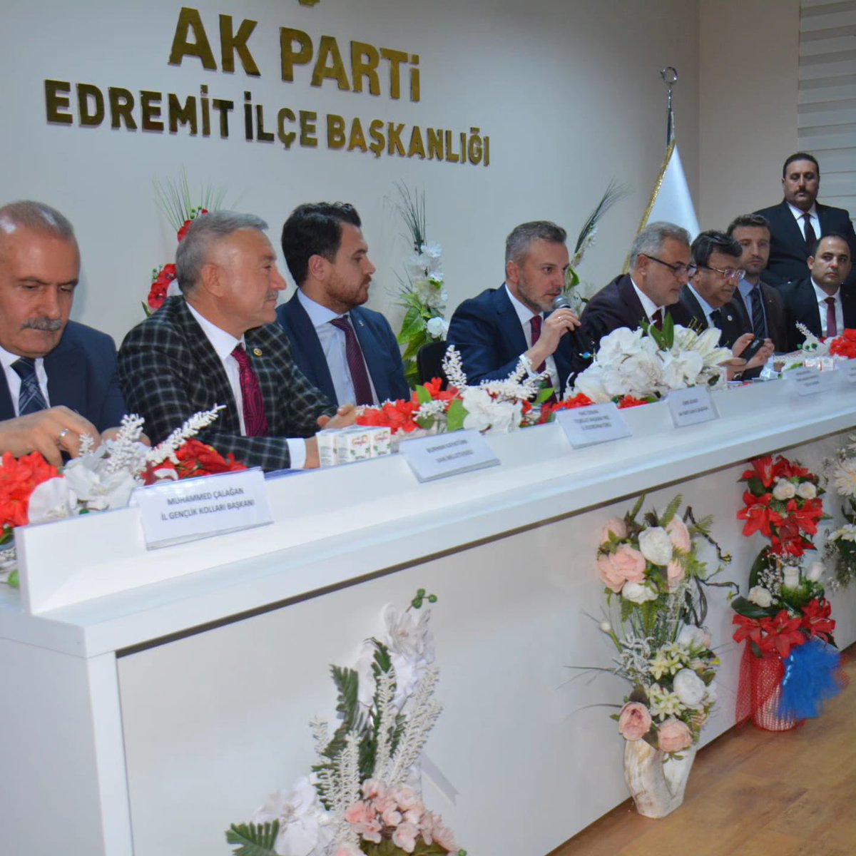 ercanagar's tweet photo. Genel Başkan Yardımcımız Teşkilat Başkanımız Sn.@erkankandemir, Bölge Koordinatörümüz Sn.@metinbulut23, İl Koordinatörümüz Sn.@haciozkan33, Genel Merkez heyetimiz ve 3 kademe Yönetim Kurulu ,İlçe Başkanlarımızın katılımı ile İstişare ve Değerlendirme toplantımızı gerçekleştirdik. https://t.co/2H5SttUQWO