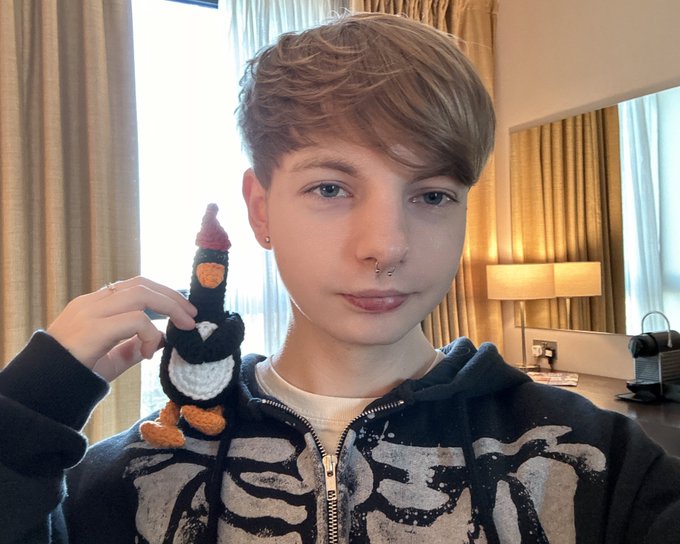 it's my birthday :)) 🎂 https://t.co/c3IWrkknPz