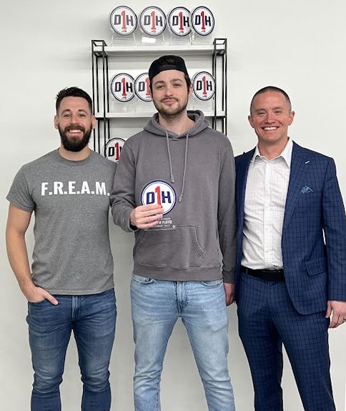 ArlLogistics's tweet photo. Andrew Floyd is our Employee of the Month award winner for November 2023! Congrats, Andrew - keep it up! 🥇 #employeeofthemonth #day1hustle #logistics #hustle https://t.co/kMHDvBiwIK