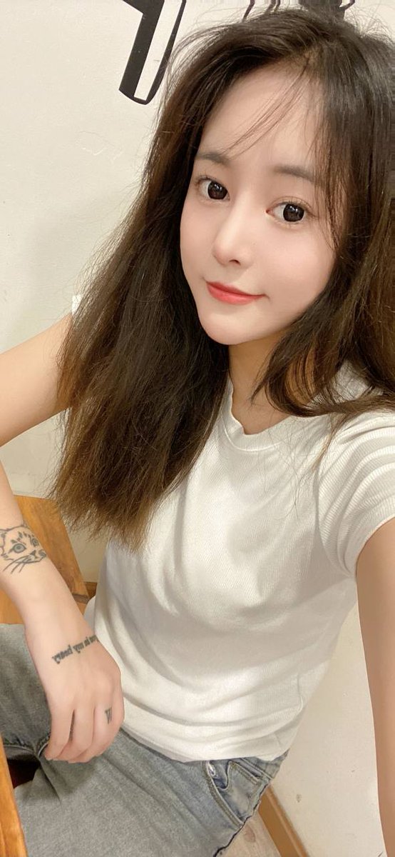 湖州少妇模特喝茶 tweet media