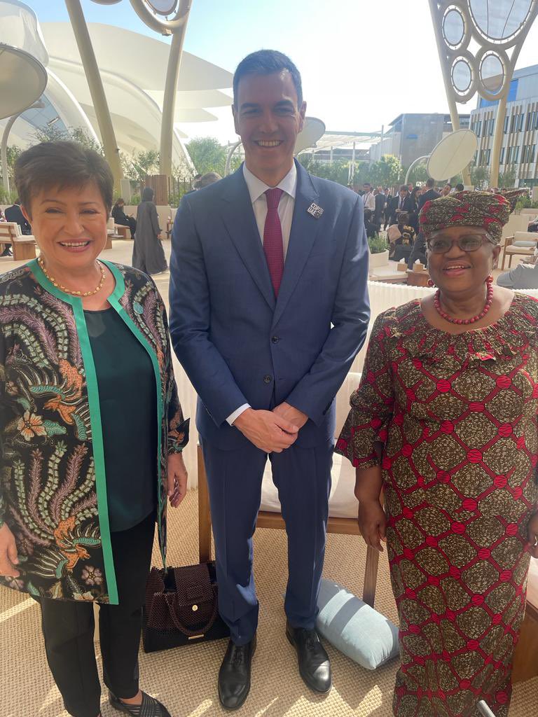 NOIweala's tweet photo. At COP28 in Dubai, at an EU Forum on “Paris Aligned Carbon Pricing: A Key Enabler Toward Net Zero”. With their Excellencies, President of the European Commission @vonderleyen, President @HHichilema of Zambia, Prime Minister @sanchezcastejon of Spain, @KGeorgieva IMF MD, and Ajay Banga @WorldBank President. Focusing on coordinated approaches to carbon pricing and voluntary carbon markets, including how a portion of revenues from these approaches can be used to support developing countries in a just transition. Also mentioned the international organisation Task Force to harmonise carbon pricing approaches comprised of @WTO, @IMF, @WorldBank, @OECD and UN organizations.