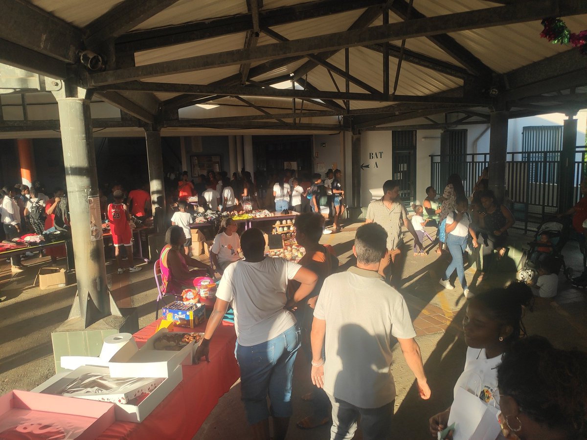 Marché de Noël au collège Jenny Alpha