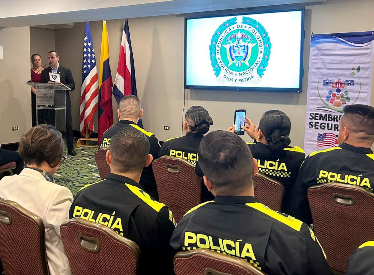 msolartiz's tweet photo. Gracias  @PoliciaColombia por estar siempre presentes! Gracias @usembassysjo por hacerlo posible! La Comisión Asesora 2023 regresa a casa con la tarea cumplida. Ayudaron a Costa Rica a mejorar áreas estratégicas que nos permiten articular mejor la lucha contra la criminalidad. https://t.co/kCAAs4DRPZ