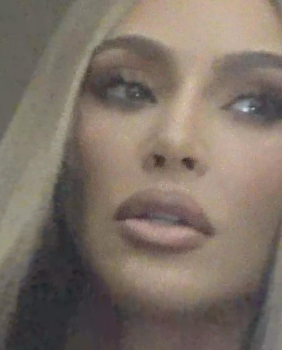 KimKardashian's tweet photo. 🍯 https://t.co/BMxQ60GlFZ