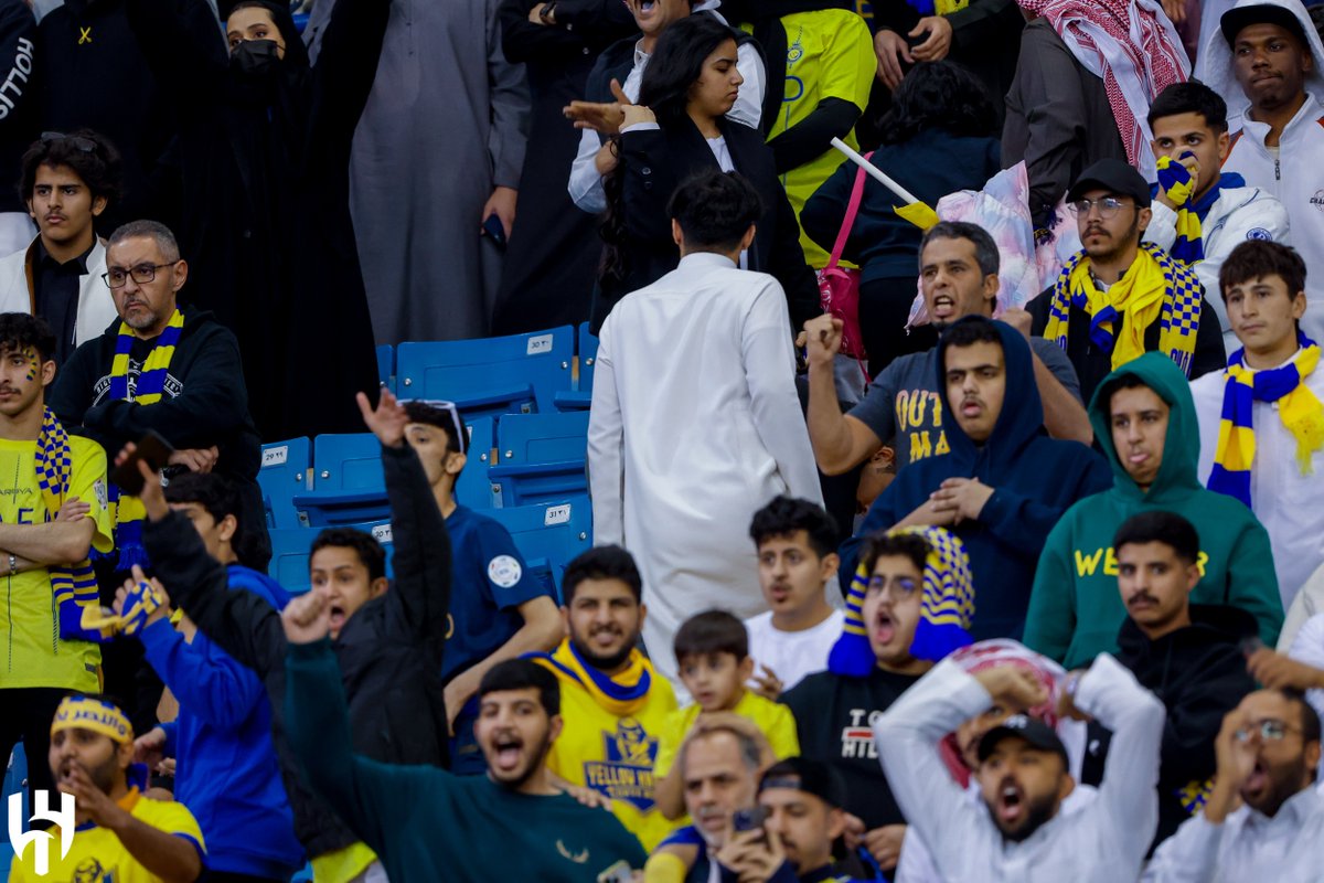 Alhilal_EN's tweet photo. They know their way out, it’s a habit 🤷🏻‍♂️

#AlHilal
#Evacuation 🆘🚨 https://t.co/w1Z2zT0Ux1