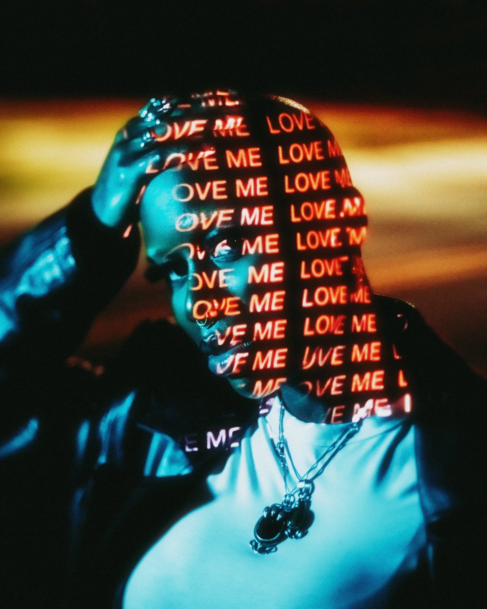 PhotosTravers's tweet photo. Your love hurts so good. https://t.co/H70WfYMQYk