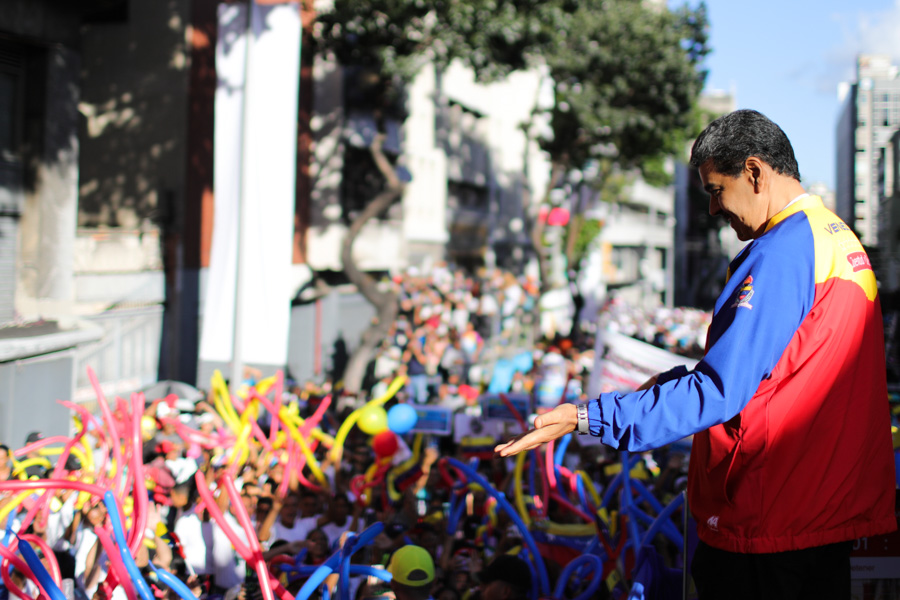 #Ahora Pdte. <a href="/NicolasMaduro/">Nicolás Maduro</a>: Le doy las gracias a todos los partidos políticos de oposición por unirse a esta causa nacional

#01Dic
#RumbeaPorElEsequibo