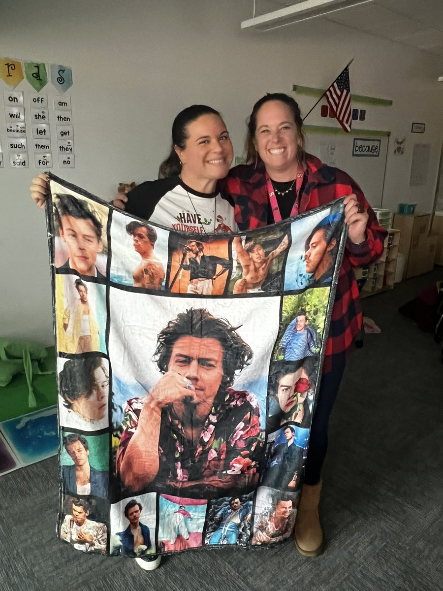 Kimberley Fuller (@kteachesk) on Twitter photo HUGE thanks to my ‘secret pal’ Mrs. Pickett…I ♥️♥️♥️♥️ my new <a href="/Harry_Styles/">Harry Styles.</a> blanket! #Brassfield #kinders HUGE thanks to my ‘secret pal’ Mrs. Pickett…I ♥️♥️♥️♥️ my new <a href="/Harry_Styles/">Harry Styles.</a> blanket! #Brassfield #kinders