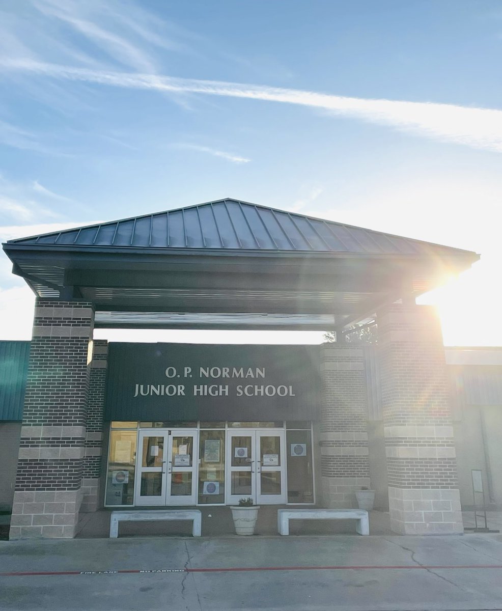 KaufmanEdFound's tweet photo. 🦁 IT’S FIRST FRIDAY!!! 🦁

Today, we kicked off December with Teachers and Staff at O. P. Norman Junior High!

#firstfriday
#leavealegacy
#BeTheDifference
#kisdedfound https://t.co/KP9Ltpx8Oo