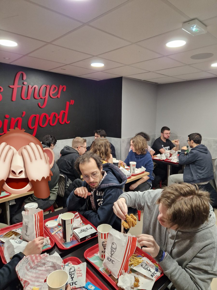 ThePooN's tweet photo. KFC w/ osu! French community @ UTT Arena 2023 (and more ppl than can fit in 4 pics) https://t.co/dvH50ymrnw