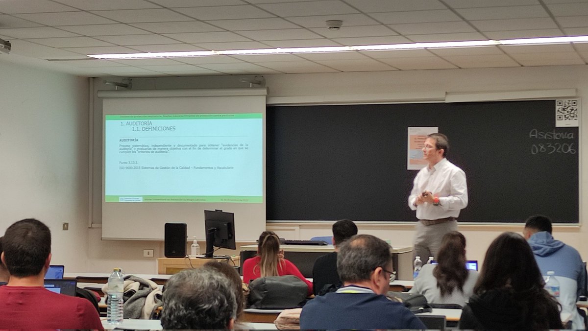 Una suerte haber podido contar con grandes profesionales de la PRL compartiendo su experiencia y transmitiendo su ilusión con los estudiantes del Máster en PRL de <a href="/EPSAlicante/">EPS Alicante</a> de la <a href="/UA_Universidad/">Universidad de Alicante UA</a> . Gracias: <a href="/Ramonpmerlos/">Ramón Pérez Merlos</a> , <a href="/jmanuelros/">Jose Manuel Ros</a> , @jorge_satorre , Ma del Rosario Pacheco