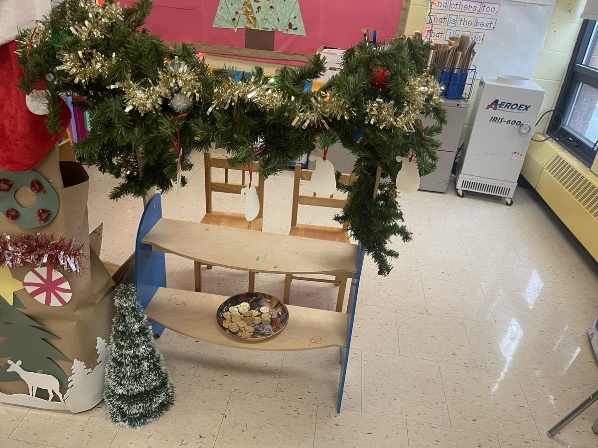 amal_tabar's tweet photo. The class is ready to start working and getting all the gifts ready for Christmas!! 🎅🏻 the little elves were busy putting the stuff together today🎄🤶 thank you @AlexandarSali for all your work and help! ❤️
@SetonWildcats @DPCDSBSchools https://t.co/mWpUrAHtAo