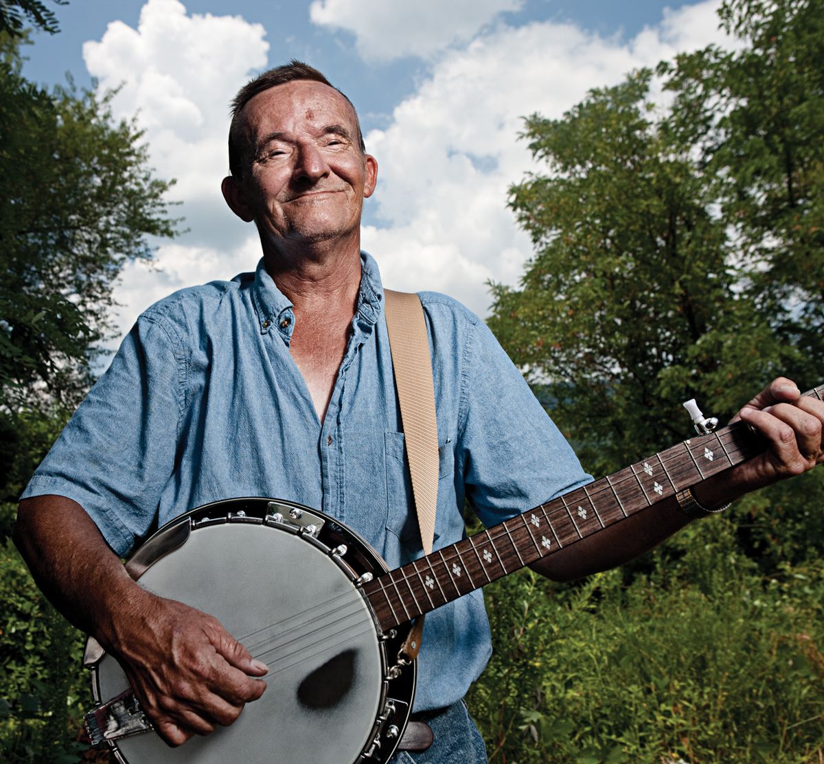 tim_barbarian's tweet photo. Deliverance banjo kid now. https://t.co/P34AhJISuo