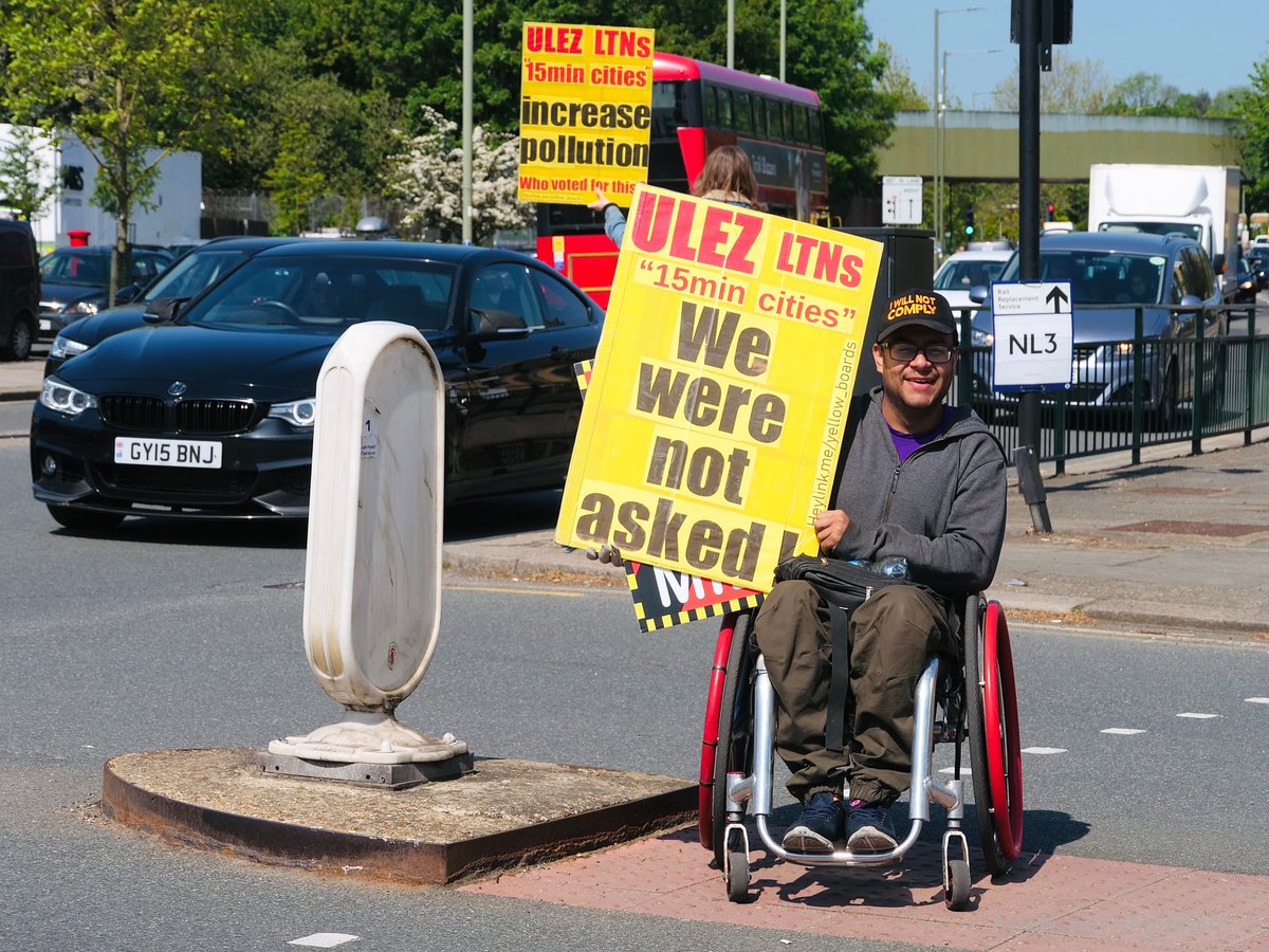 YellowBoards's tweet photo. #breakulez #rejectagenda2030
#yellowboards #outreach #londonpics https://t.co/8lvQJnt0of