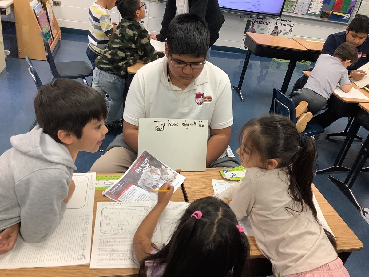 LMSMrZunigaLIA's tweet photo. Another great week of tutoring for the @D33Leman
@latinosinacti0n students! This week the LIA leaders worked on helping their tutoring buddies with phonics and writting sentences! #famiLIA #D33Pride #D33Orgullo #leadersinourcommunity #igniteLMS ⚡️ https://t.co/uXZ4h6hqvA