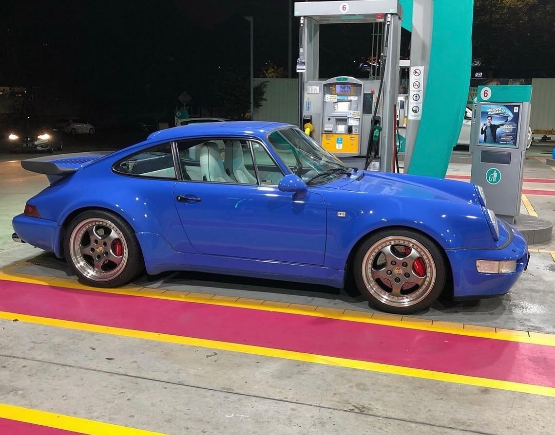 Maritime Blue Porsche 964 3.3 Turbo in Malaysia 🇲🇾⛽️
@hsianyong 
#porsche964 #porsche964turbo #porsche911 #porsche965 #930turbo #porsche964 #964turboS #porsche964turbo #porsche911 #porsche965 #930turbo #luftgekuhlt #porsche911turbo #porsche993 #964rs #964porn #porschefans