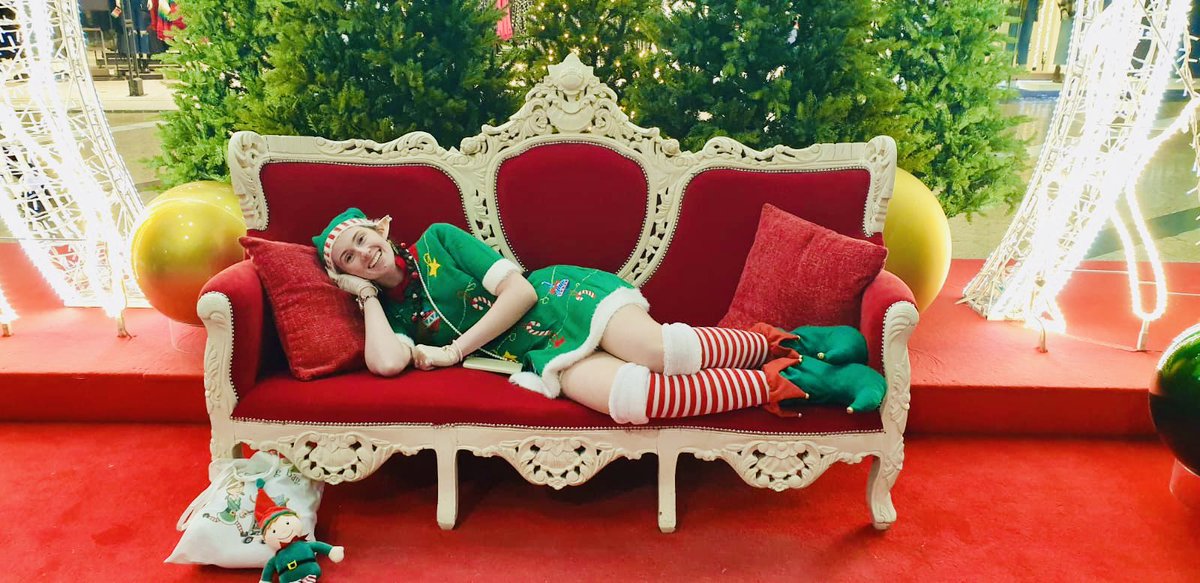 Aislinsmith01's tweet photo. Happy 1st Day Of December Everyone 💚🧑🏻‍🎄⛄️🎄Aislin The Elf was @shopsilverburn today with Santa @GCH_Charity 😁💚 Aislin The Elf will be with Santa every Thursday 11-2 #AislinTheElf #AislinsElfSquad #bigfriendlyelf #6ftElf  #gchcvolunteers #RealElfThatsNoOnAShelf #christmas2023🎄 https://t.co/cqeCZH5j1d
