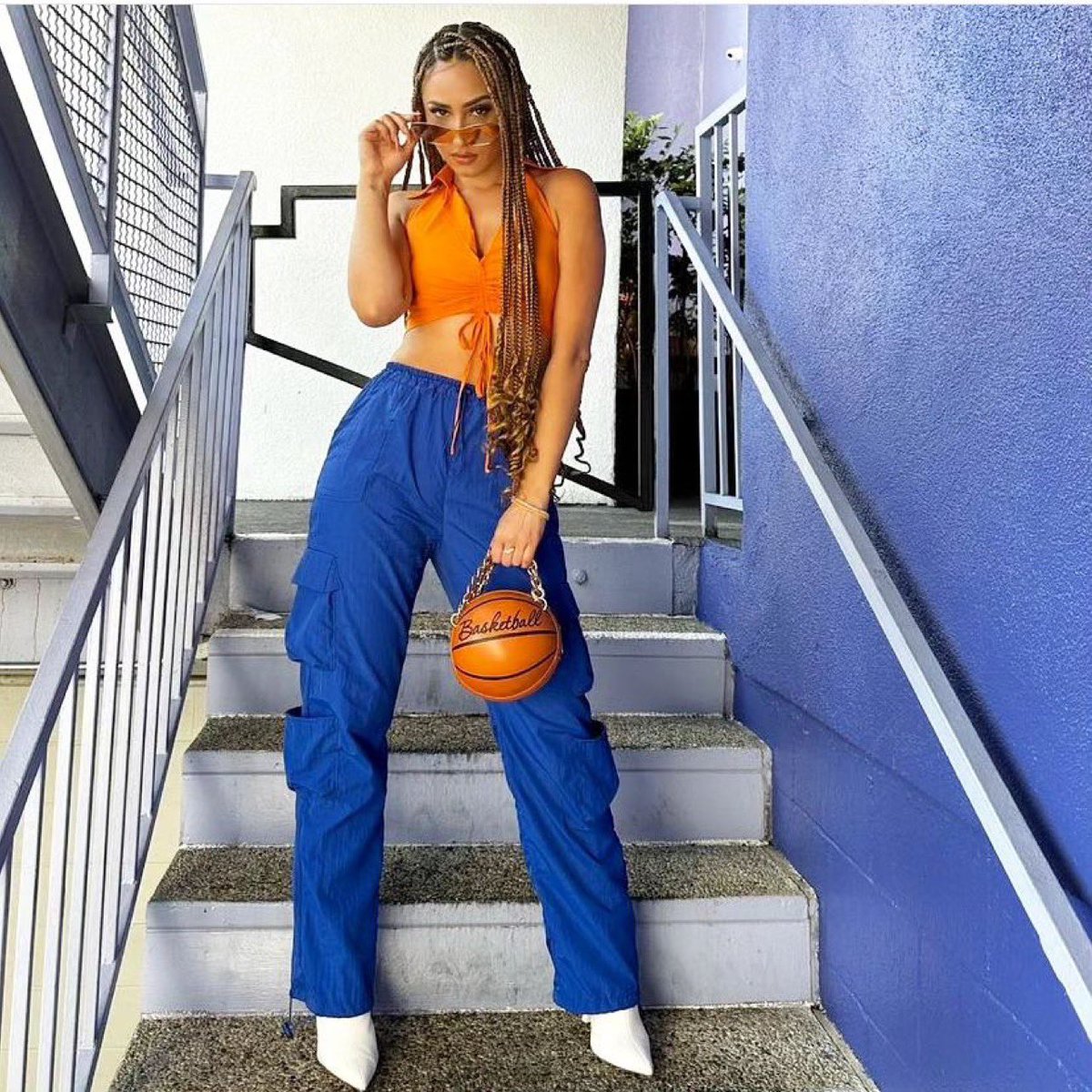 RastAfriBraid's tweet image. Let's Play Ball 🏀🔥😍 
•Medium Knotless Braids, Curly ends!!

Repost from @ahsaki_ceo on IG

#braidstyles #labraider #braids #hair #knotlessbraids #lahairstylist #lahair #protectivestyles #htxbraider #lamua #rastafribraid #braidsatlanta #laphotography