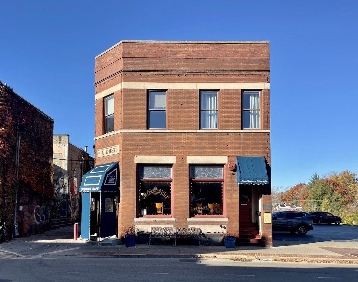 JoshLipnik's tweet photo. Downtown Urbana, IL https://t.co/9Ef1uSQ1mt