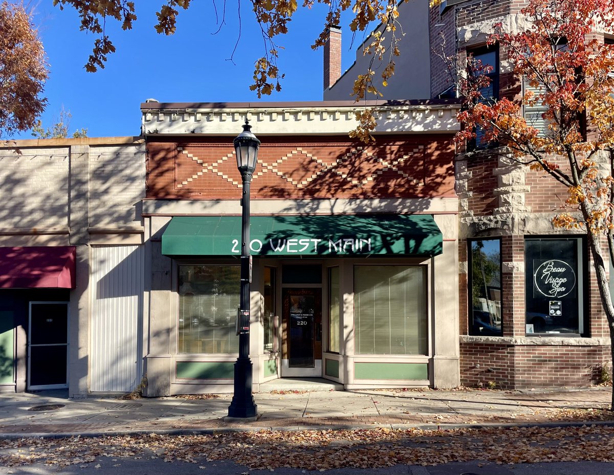 JoshLipnik's tweet photo. Downtown Urbana, IL https://t.co/9Ef1uSQ1mt