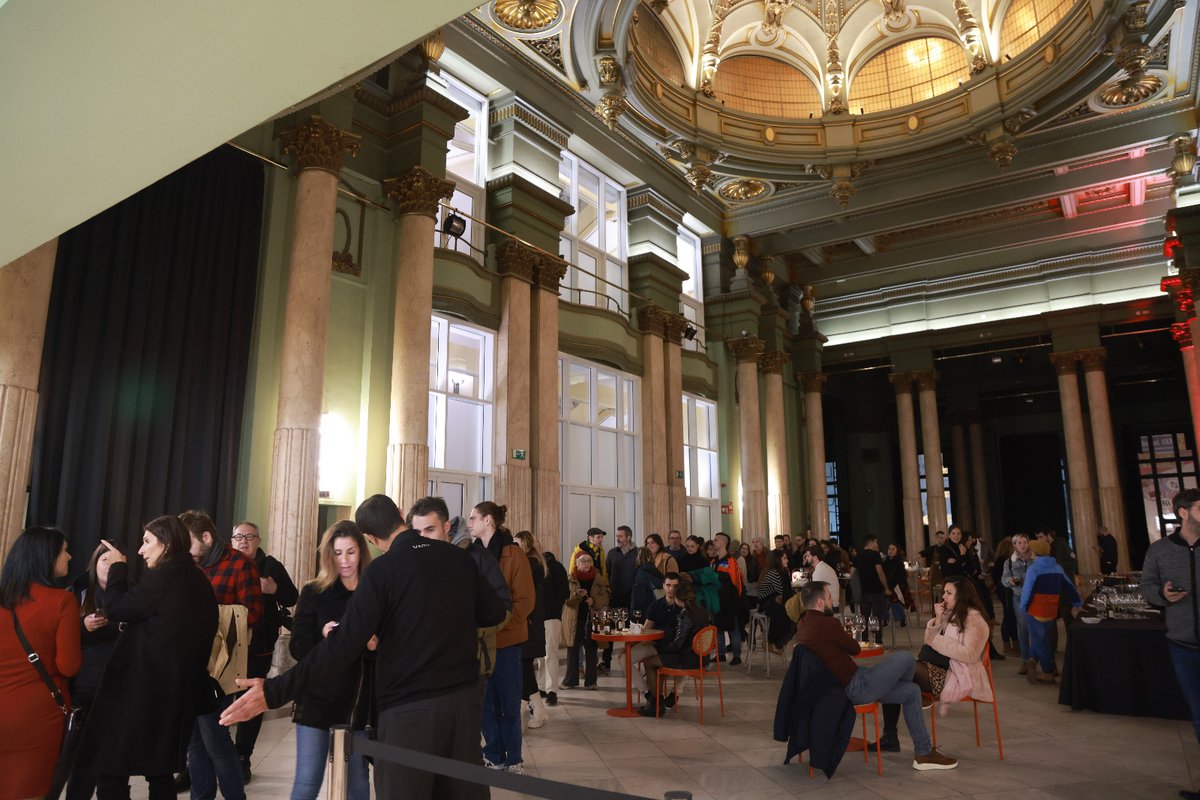 Jazz, poesía y muuucho rap 💥

Emocionante <a href="/RLechowski/">Rafael Lechowski</a> en #JazzCírculo esta noche. Grandes letras que nos hablan sobre la ansiedad moderna, la religiosidad sin dios y el amor como sentido vital.

Gracias infinitas a quienes habéis llenado nuestro Teatro Fernando de Rojas 💔