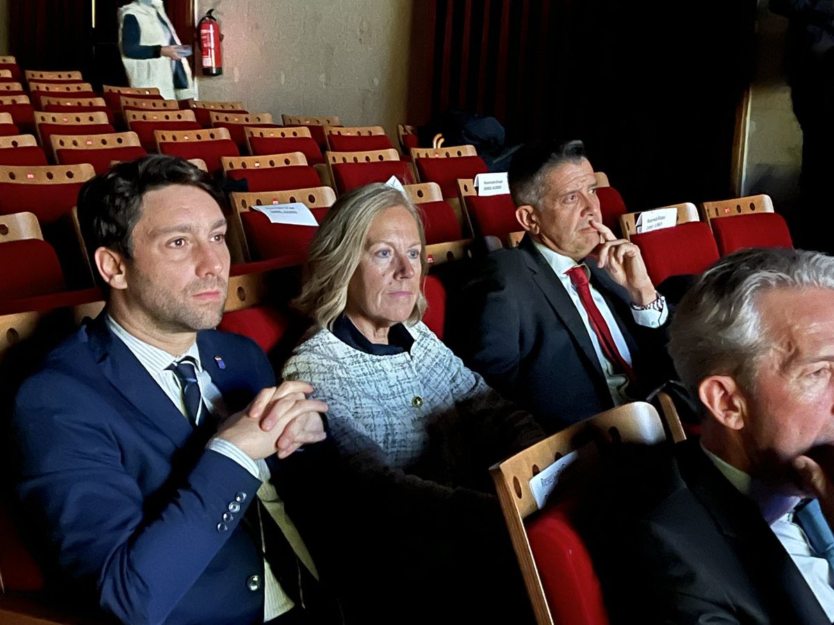 PilarFPardo's tweet photo. Esta tarde hemos asistido a los #PremiosFADE, la gala de las empresas de Asturias.
Enhorabuena a @AscensoresTresa, empresa de Asturias 2023 y a D. Daniel Alonso, premio a la trayectoria empresarial. 👏🏻👏🏻
@FADE_COMUNICA @PP_Asturias https://t.co/rDXL7IFUX1
