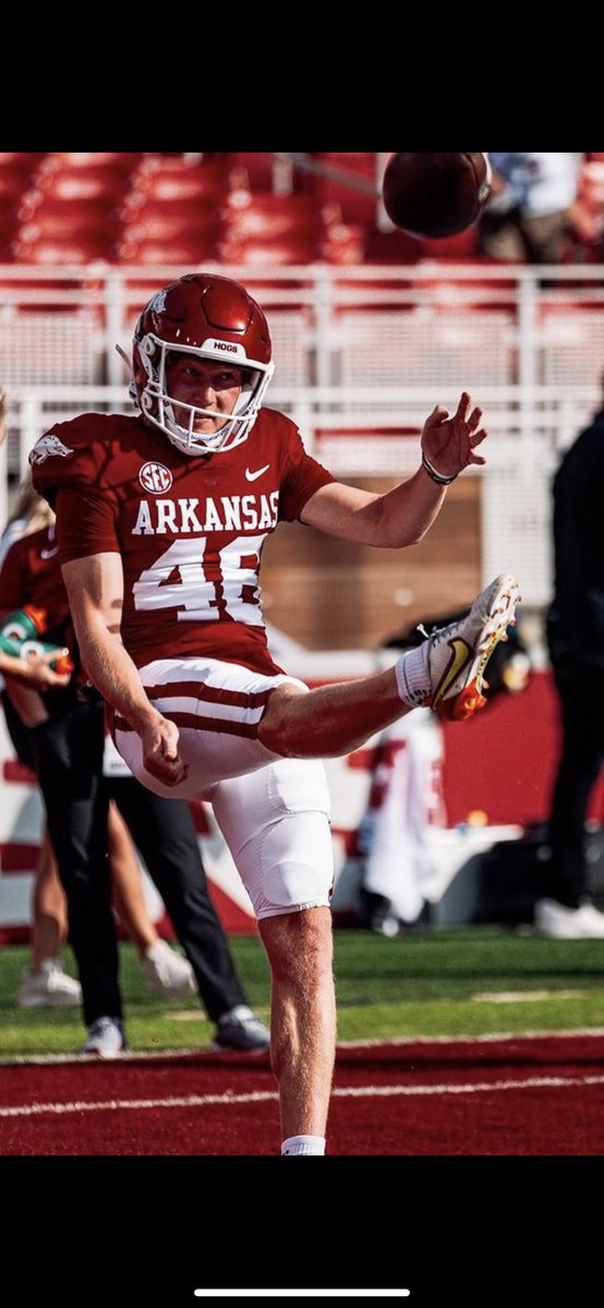 owenlawson11's tweet photo. Thank you Arkansas. I will be entering the transfer portal with two years of eligibility left. https://t.co/pPRRoaZKXZ https://t.co/UuWk0Egy01