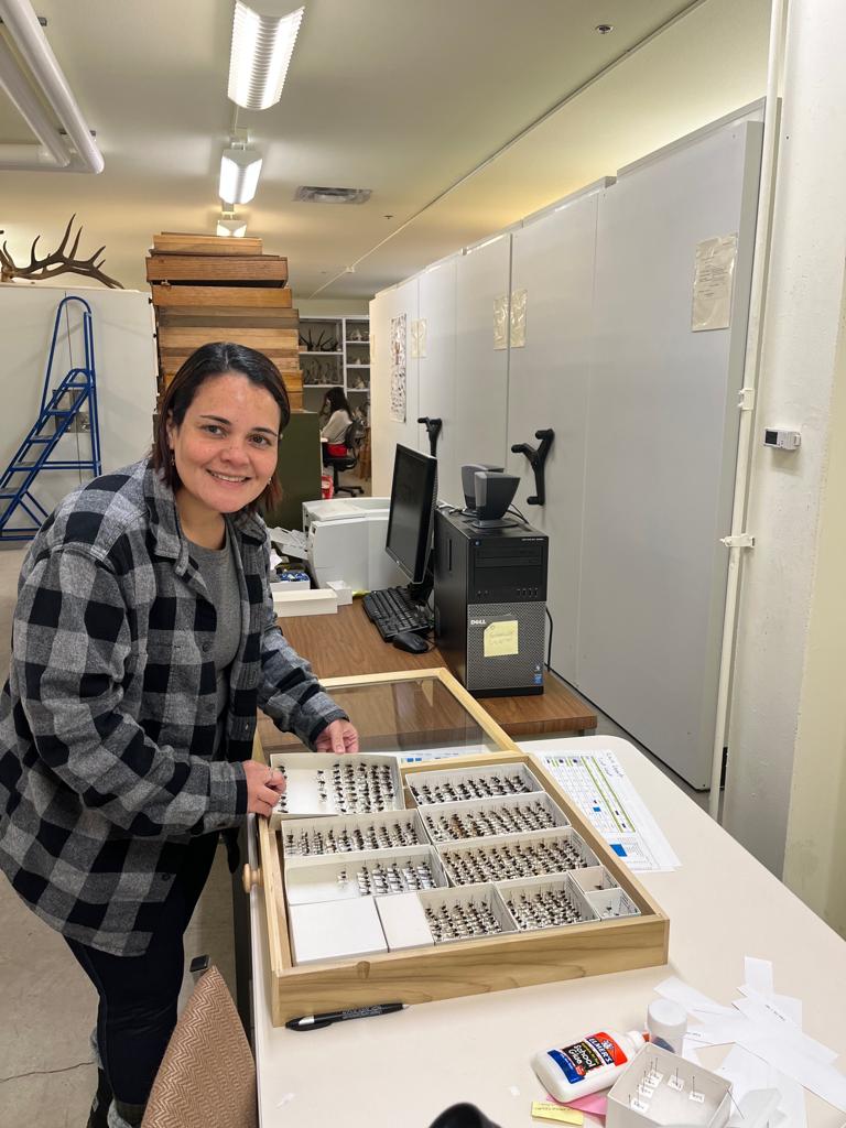vhgonzab's tweet photo. Exciting times with @favosgyrl, friend and colleague from @ufba Brazil. Diving into the world of stingless #bees! She surprised us with a delicious cake (docinho do céu) #ResearchFun #StinglessBees #InternationalCollaboration https://t.co/nbT9HEP27I