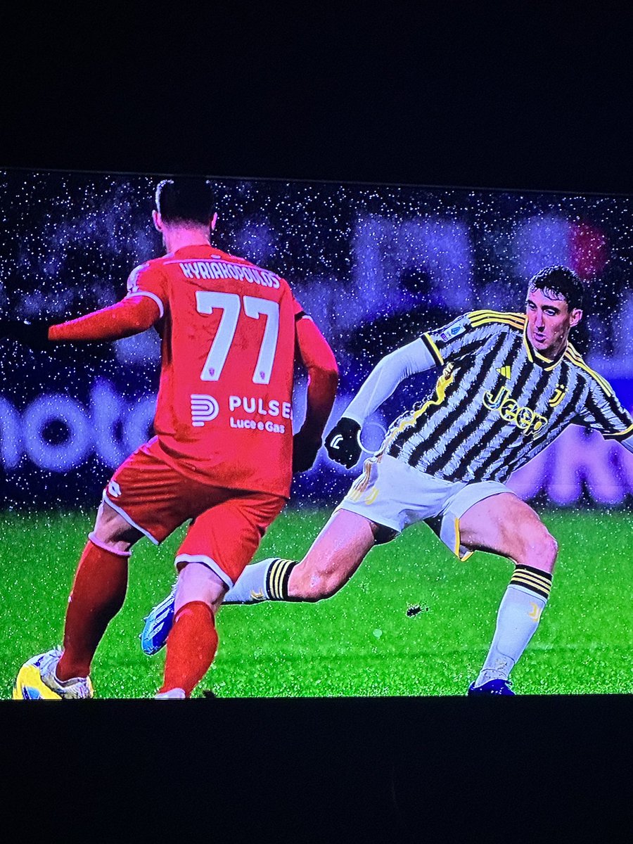 becca0875's tweet photo. “Papà ma ancora ti ostini a pagare l’abbonamento?”
40€ per vedere uno screensavers per 3/4 di secondo tempo… assurdo #DAZN https://t.co/XbiryAaqEM