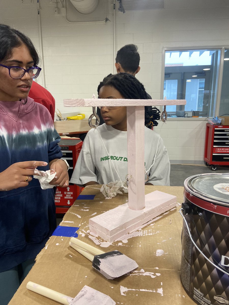 Laura Taylor tweet media