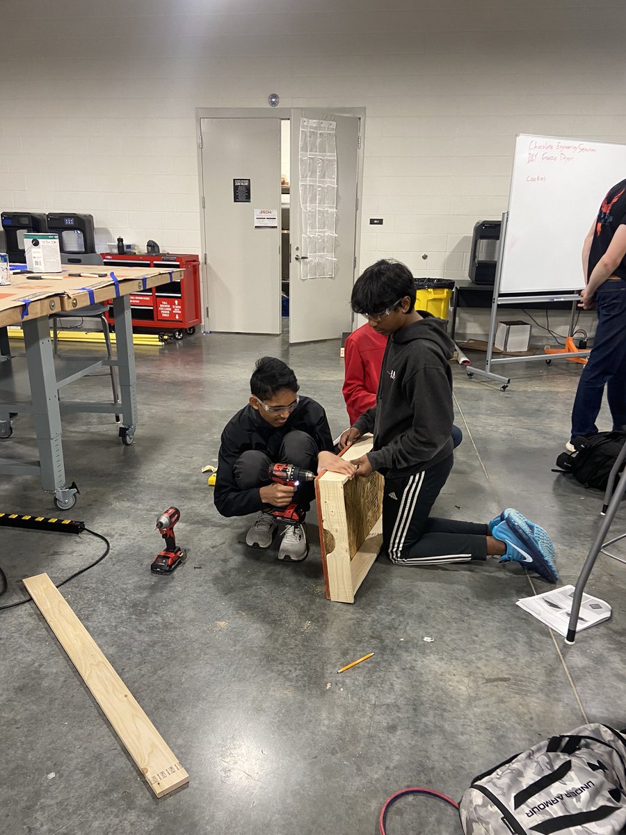 Laura Taylor tweet media