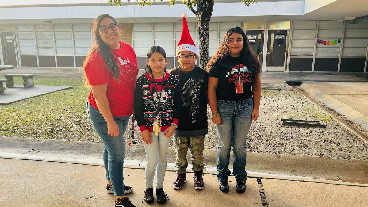 Friday fun day! Staff and student's are enjoying the 12 Days of holid @MsHerreraRanger
@OdomES_AISD @MsRosalesMEd @RicardoPequeno1 @kg_castillo1