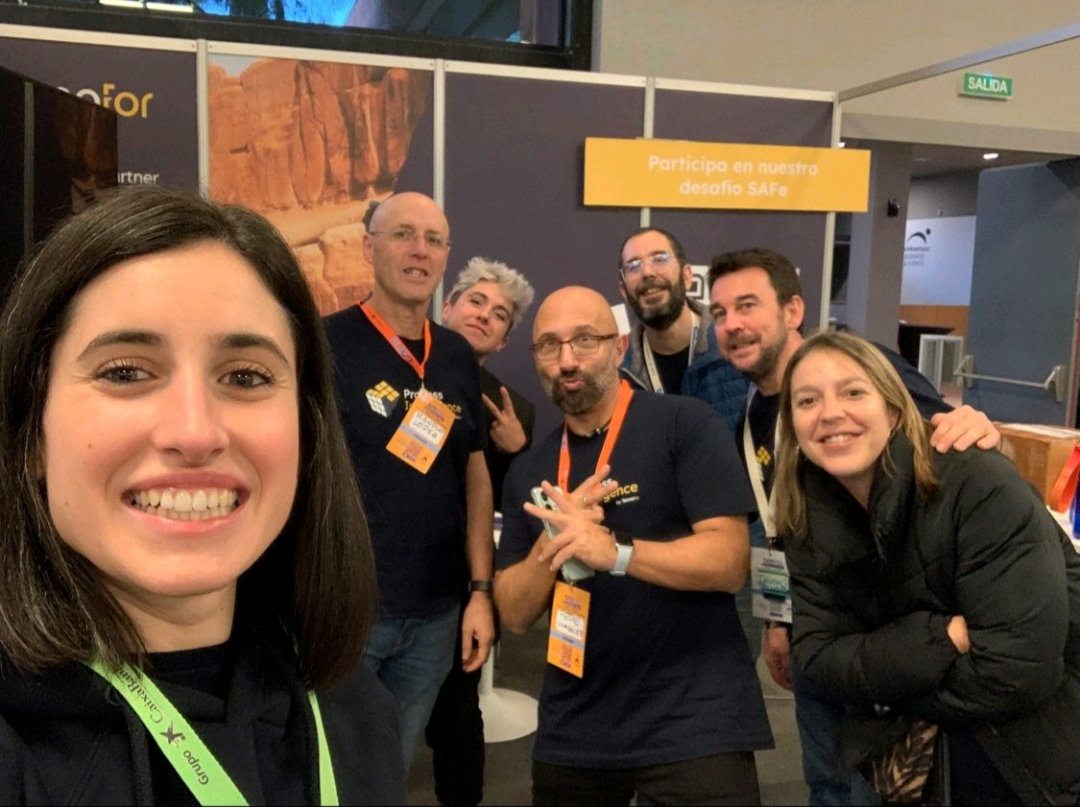 barbara_gv1's tweet image. In love con mis compis de @TecnoFor , que además estrenamos cami :P así vamos guapísimes a todas partes!

Techers, por muchos más eventos dando guerra

#CAS23